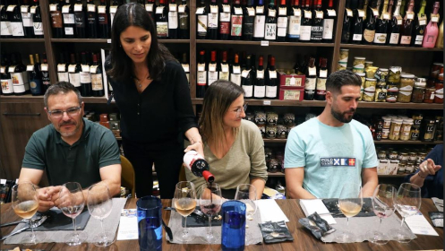 Cata compuesta por 4 vinos tintos con Snack 